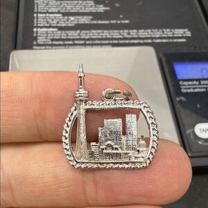 Stunning Sterling Silver 925 Toronto CN Tower Cityscape Pendant